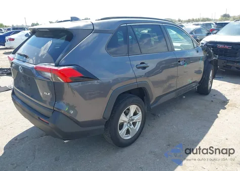 2021 Toyota Rav4 Xle z USA, uszkodzony, nr VIN 2T3W1RFV5MW112857